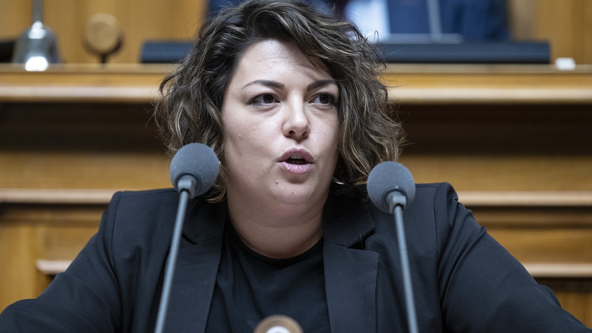 Nationalraetin Tamara Funiciello, SP-BE, spricht an der Wintersession der Eidgenoessischen Raete, am Montag, 5. Dezember 2022, in Bern. (KEYSTONE/Peter Schneider).