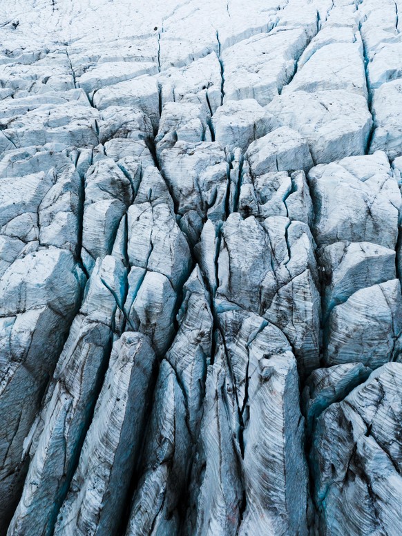 in der Fotoserie &quot;Fleeting Glaciers&quot; hat der 23-jährige Niklas Eschenmoser die Schweizer Gletscherwelt abgelichtet.niklas eschenmoser