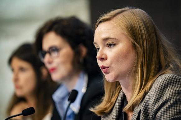 Rebecca Ruiz, gauche, conseillere d&#039;Etat vaudoise, Christelle Luisier, centre, conseillere d&#039;Etat vaudoise, Valerie Dittli, droite, conseillere d&#039;Etat vaudoise, parlent lors d&#039;une  ...