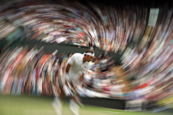 epa07704107 Roger Federer of Switzerland serves to Matteo Berrettini of Italy in their fourth round match during the Wimbledon Championships at the All England Lawn Tennis Club, in London, Britain, 08 July 2019. EPA/NIC BOTHMA EDITORIAL USE ONLY/NO COMMERCIAL SALES