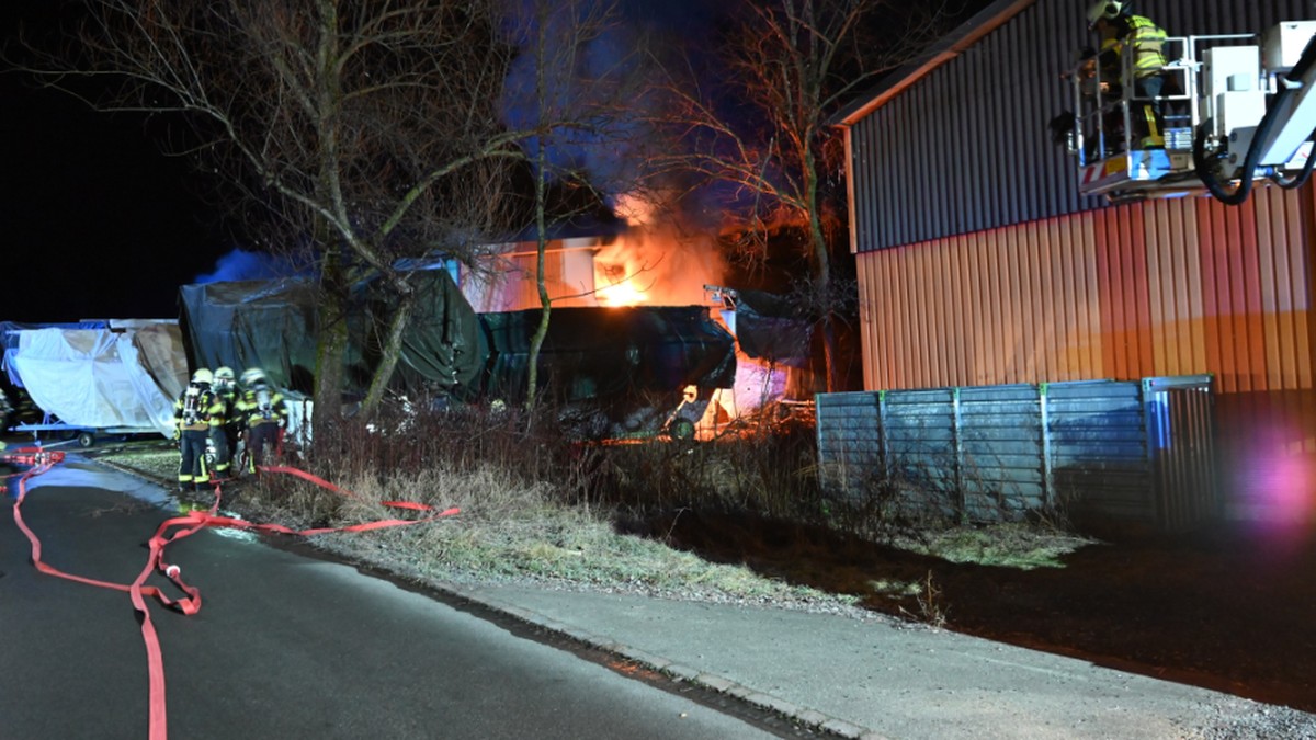 Brand-in-Bootswerft-in-Goldach-SG-verursacht-hohen-Sachschaden