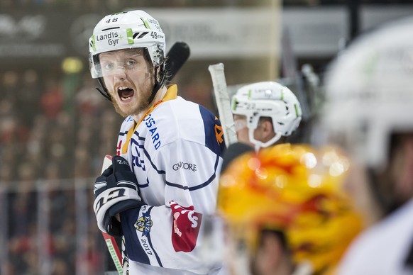 Zugs Carl Klingberg im fuenften Eishockey Playoff Finalspiel der National League A zwischen dem SC Bern und dem EV Zug am Samstag, 15. April 2017, in der PostFinance Arena in Bern. (KEYSTONE/Alexandra ...