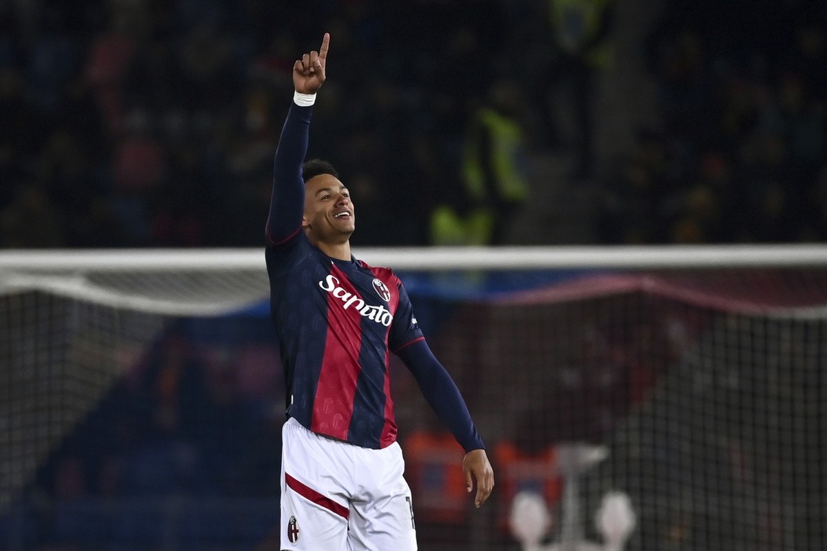 Bologna's Dan Ndoye celebrates scoring a goal, during the Italian Serie A soccer match between Bologna and Roma, at Renato Dall'Ara Stadium, in Bologna, Italy, Sunday, Dec. 17, 2023. (Massim ...