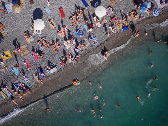 Russische Urlauber am Schwarzen Meer in Abchasien.