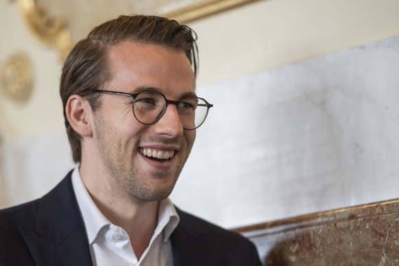 Andri Silberschmidt, FDP-ZH, in der Wandelhalle des Nationalrats, an der Sommersession der Eidgenoessischen Raete, am Mittwoch, 4. Juni 2025 im Nationalrat in Bern. (KEYSTONE/Til Buergy)