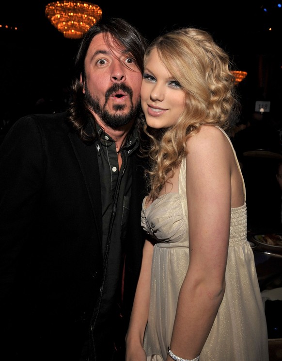 (EXCLUSIVE, Premium Rates Apply) BEVERLY HILLS, CA - FEBRUARY 09: Musician Dave Grohl and Taylor Swift during the 2008 Clive Davis Pre-GRAMMY party at the Beverly Hilton Hotel on February 9, 2008 in L ...
