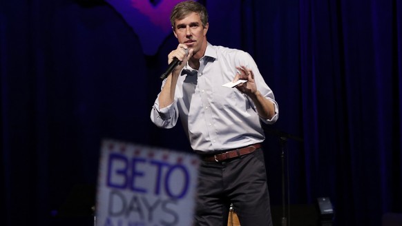 epa07143242 Democratic challenger Beto O&#039;Rourke campaigns during a rally event at The House of Blues in Houston, Texas, USA, 05 November 2018. O&#039;Rourke is challenging incumbent Ted Cruz in a ...