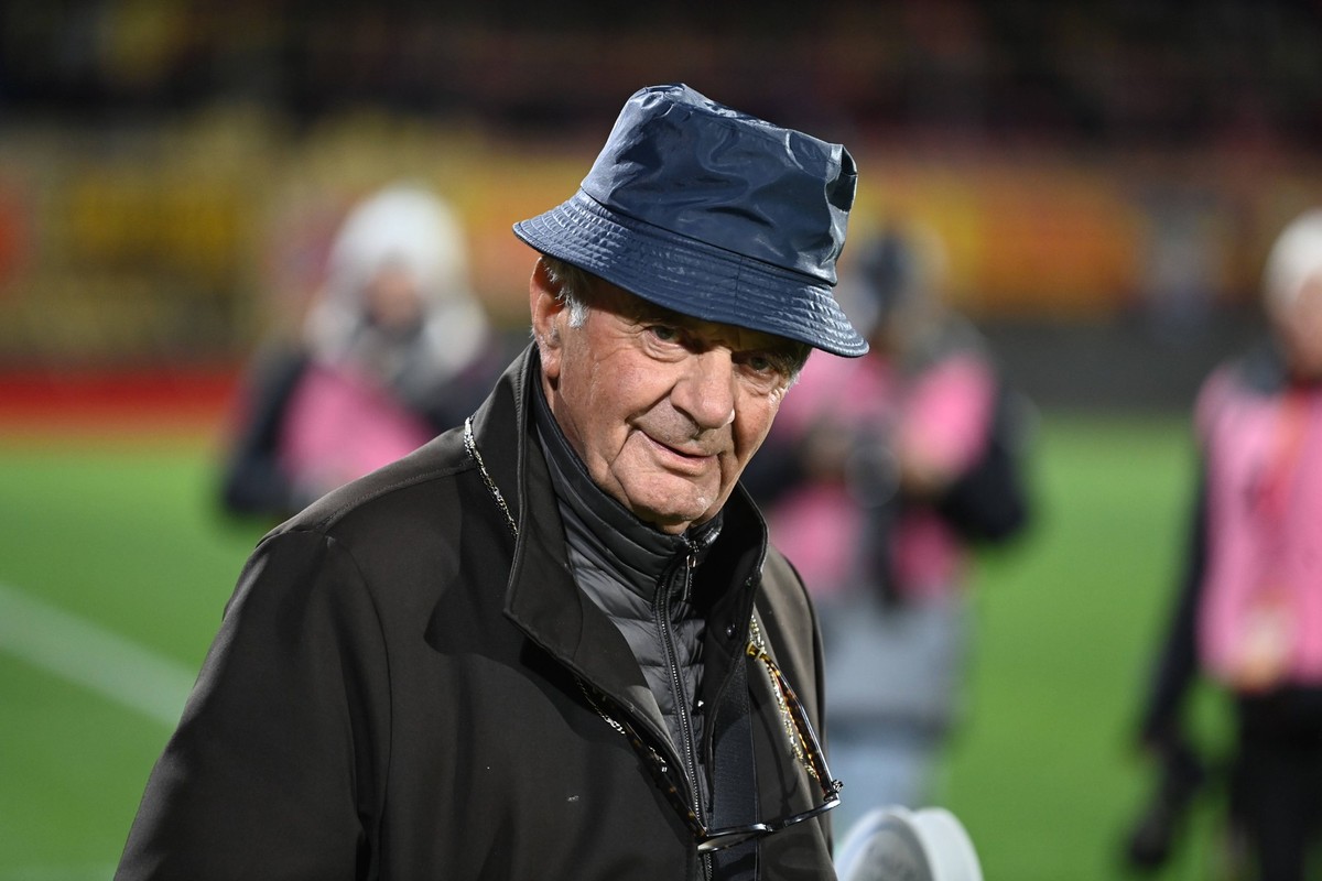 Foto Francesco Mazzitello/LaPresse 12 gennaio 2024 Catanzaro, Italia - calcio - Catanzaro vs Lecco - Campionato di calcio Serie BKT 2023/2024 - Stadio - Nicola Ceravolo. Nella foto: presidente Lecco P ...