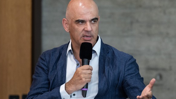 Bundesrat Alain Berset spricht an der Sommertagung der SP Schweiz, am Samstag, 2. Juli 2022 in Biel. (KEYSTONE/Peter Schneider)