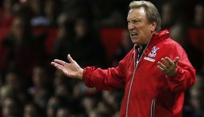 Neil Warnock ist der erste Trainer der Premier League, der in dieser Saison fliegt.