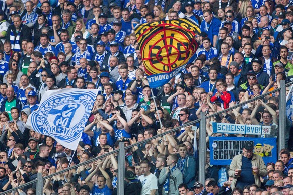 Die Antipoden der Dortmunder: Anhänger von Schalke 04.