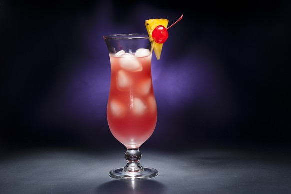 Singapore Sling Cocktail
https://www.shutterstock.com/de/download/confirm/91915739?src=YppQDXBxsqXtVADJd4vIeA-1-20&amp;size=huge_jpg