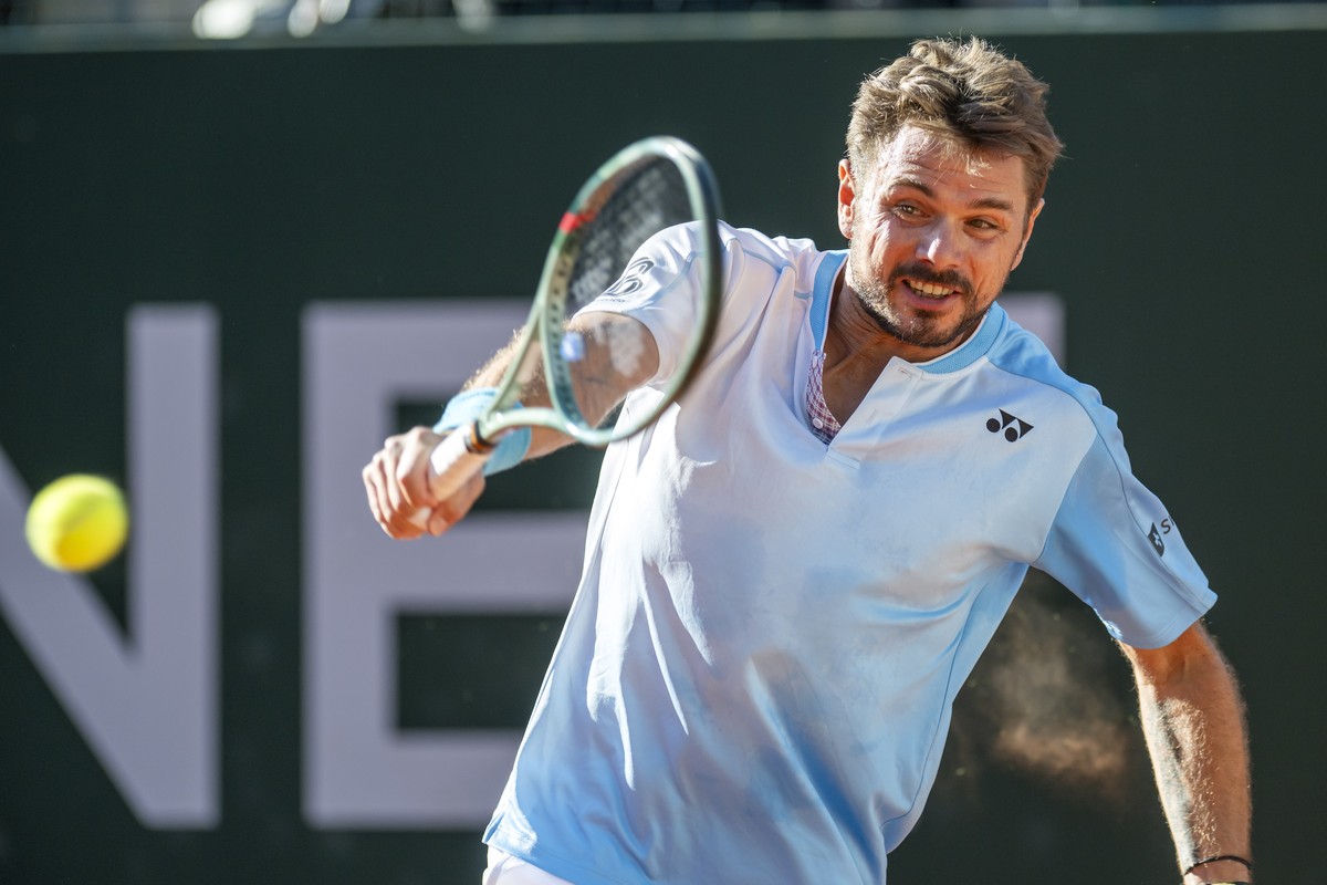 Stan Wawrinka from Switzerland, returns a ball to Alex Michelsen from the US, during their round of 16 game at the ATP 250 Geneva Open tournament, in Geneva, Switzerland, Wednesday, May 20, 2026. (KEY ...
