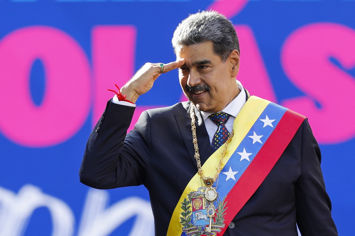 Venezuelan President Nicolas Maduro salutes government supporters on his inauguration day at Miraflores presidential palace in Caracas, Venezuela, Jan. 10, 2025. (AP Photo/Cristian Hernandez)