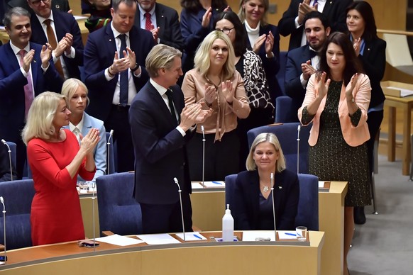 epa09610878 Current Swedish Finance Minister and Social Democratic Party leader Magdalena Andersson (R) receives applaud after being appointed as a new Prime Minister after a voting in the the Swedish ...