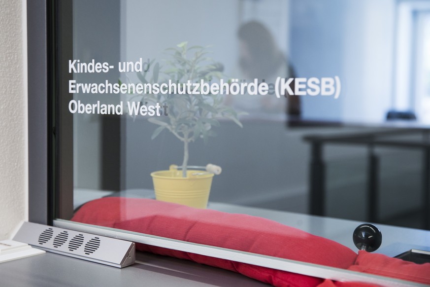 ZUR JAHRESBILANZ DER UNABHAENGIGEN ANLAUFSTELLE KESCHA STELLEN WIR IHNEN HEUTE, 16. JANUAR 2018, FOLGENDES BILDMATERIAL ZUR VERFUEGUNG - The reception desk of the Child and Adult Protective Services O ...