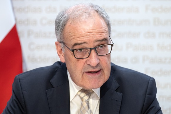 Bundesrat Guy Parmelin spricht an einer Medienkonferenz ueber Gasreserve 2022 / 2023 und Vorbereitungsmassnahmen f�r eine Gasmangellage, am Mittwoch, 29. Juni 2022, in Bern. (KEYSTONE/Peter Schneider)