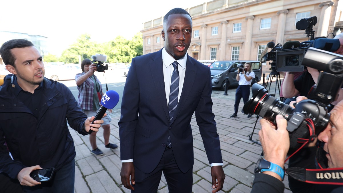 epa10113650 Manchester City and France international footballer Benjamin Mendy (C) arrives at Chester Crown Court, Chester, Britain, 10 August 2022. Mendy is on trial for eight counts of rape, one cou ...