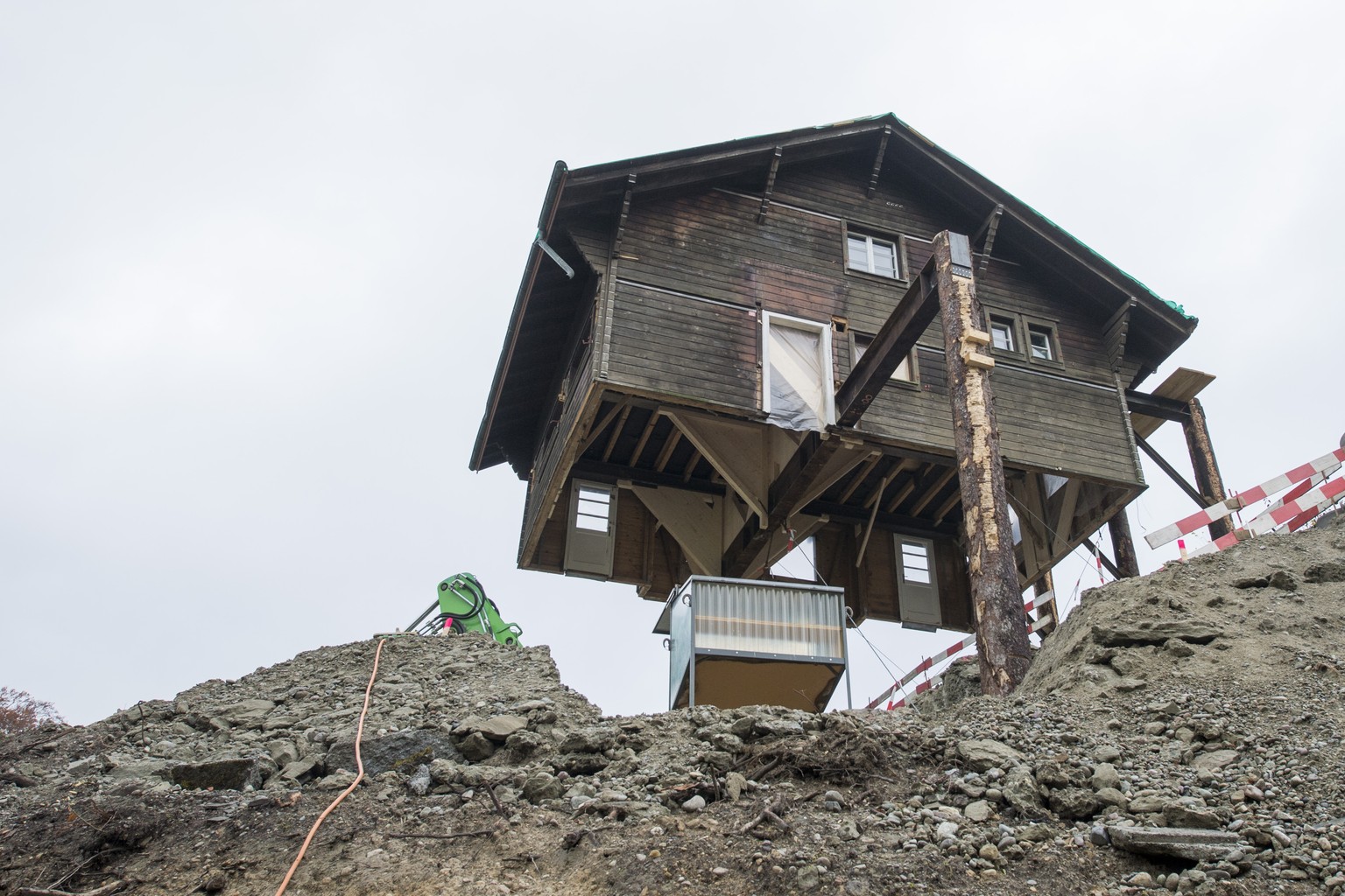 Schwebende Baustelle in Meggen (LU).