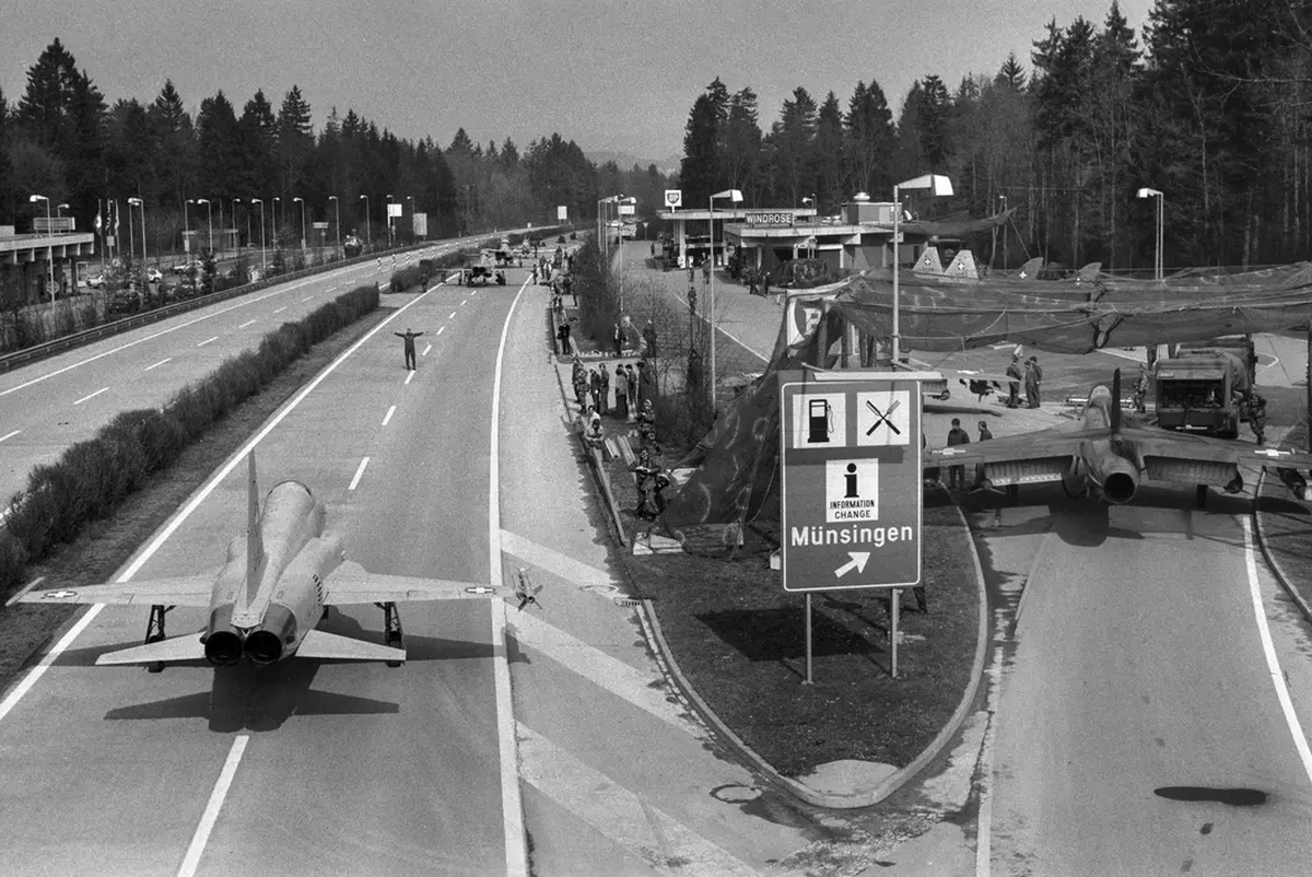 Des avions de combat vont atterrir sur l'autoroute en Suisse: un ancien pilote raconte