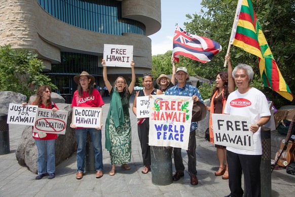 Independence Activists Protest Against U.S. Illegal Annexation of Hawaii in Washington DC June 17, 2016 A small but dedicated group of Hawaii independence activists arrived in Washington D.C. to prote ...