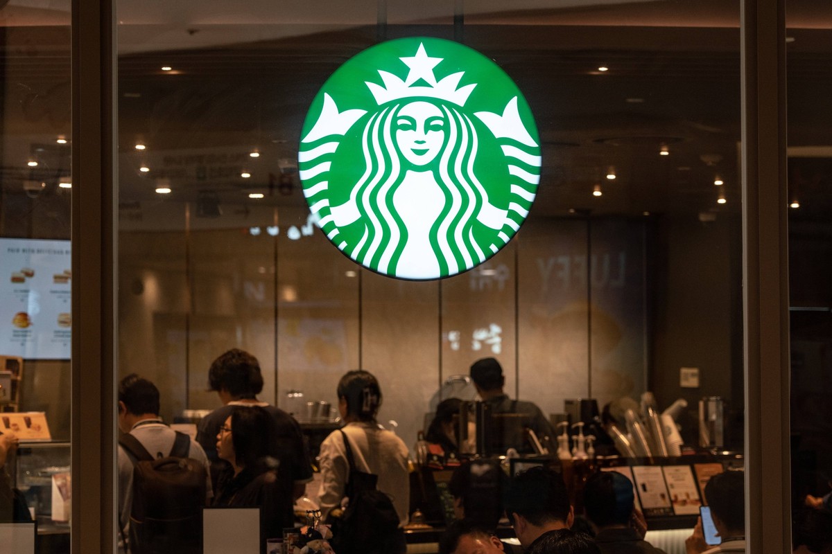 Delivery Platform Union To Boycott Starbucks In South Korea. A Starbucks logo is seen in Seoul, South Korea, on May 21, 2026. The Delivery Platform Union announces a boycott of Starbucks following a c ...