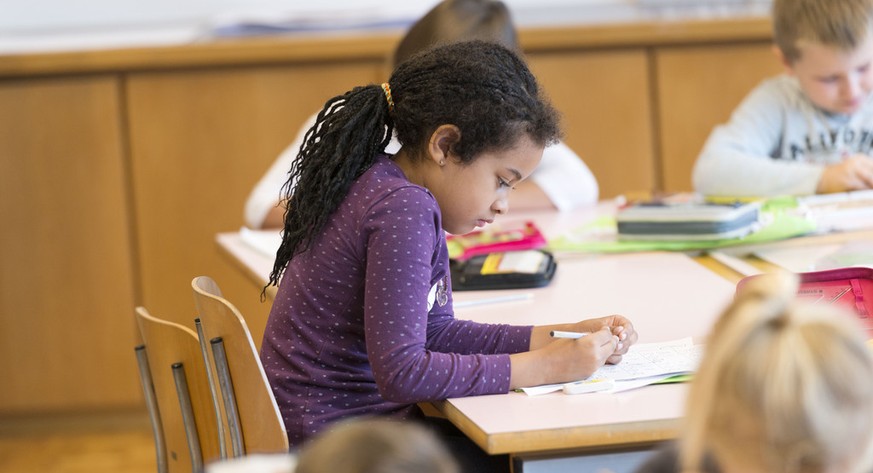 Bald ist Schluss mit Schnürlischrift: Schüler sollen künftig in Basisschrift schreiben.