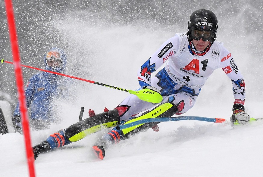 epa07320764 Clement Noel of France clears a gate during the first run of the Men&#039;s Slalom race at the FIS Alpine Skiing World Cup in Kitzbuehel, Austria, 26 January 2019. EPA/ANGELIKA WARMUTH