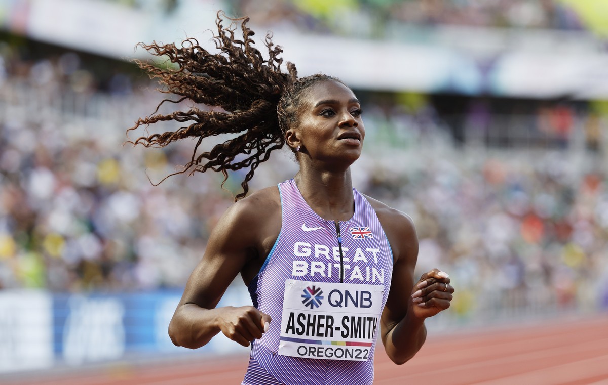 epa10075474 Dina Asher-Smith of Great Britain winning her heat in the women's 100m at the World Athletics Championships Oregon22 at Hayward Field in Eugene, Oregon, USA, 16 July 2022. EPA/John G. ...
