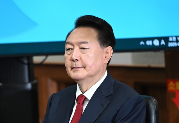 epa12043704 South Korea&#039;s former president Yoon Suk Yeol attends his criminal trial on insurrection charges at a courtroom of the Seoul Central District Court in Seoul, South Korea, 21 April 2025 ...