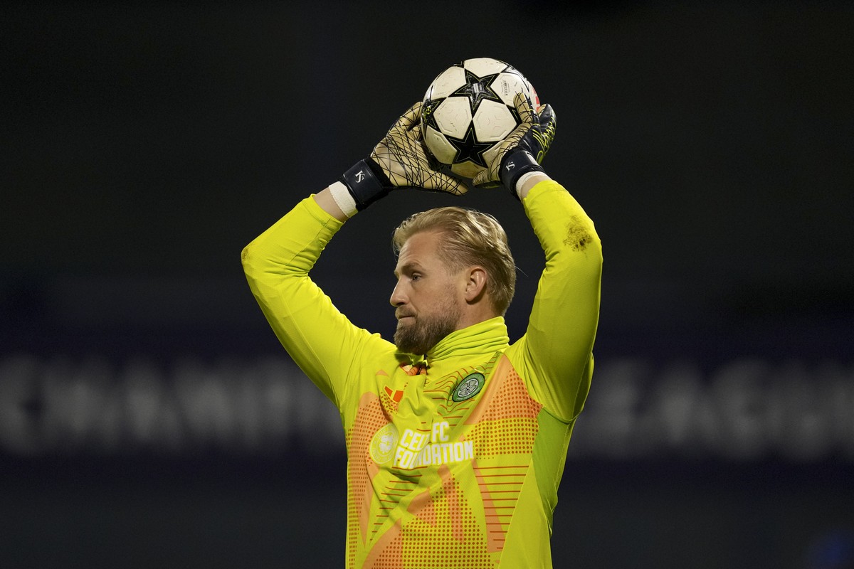 Celtic's goalkeeper Kasper Schmeichel catches the ball during the Champions League opening phase soccer match between Dinamo Zagreb and Celtic, at Maksimir stadium in Zagreb, Croatia, Tuesday, De ...