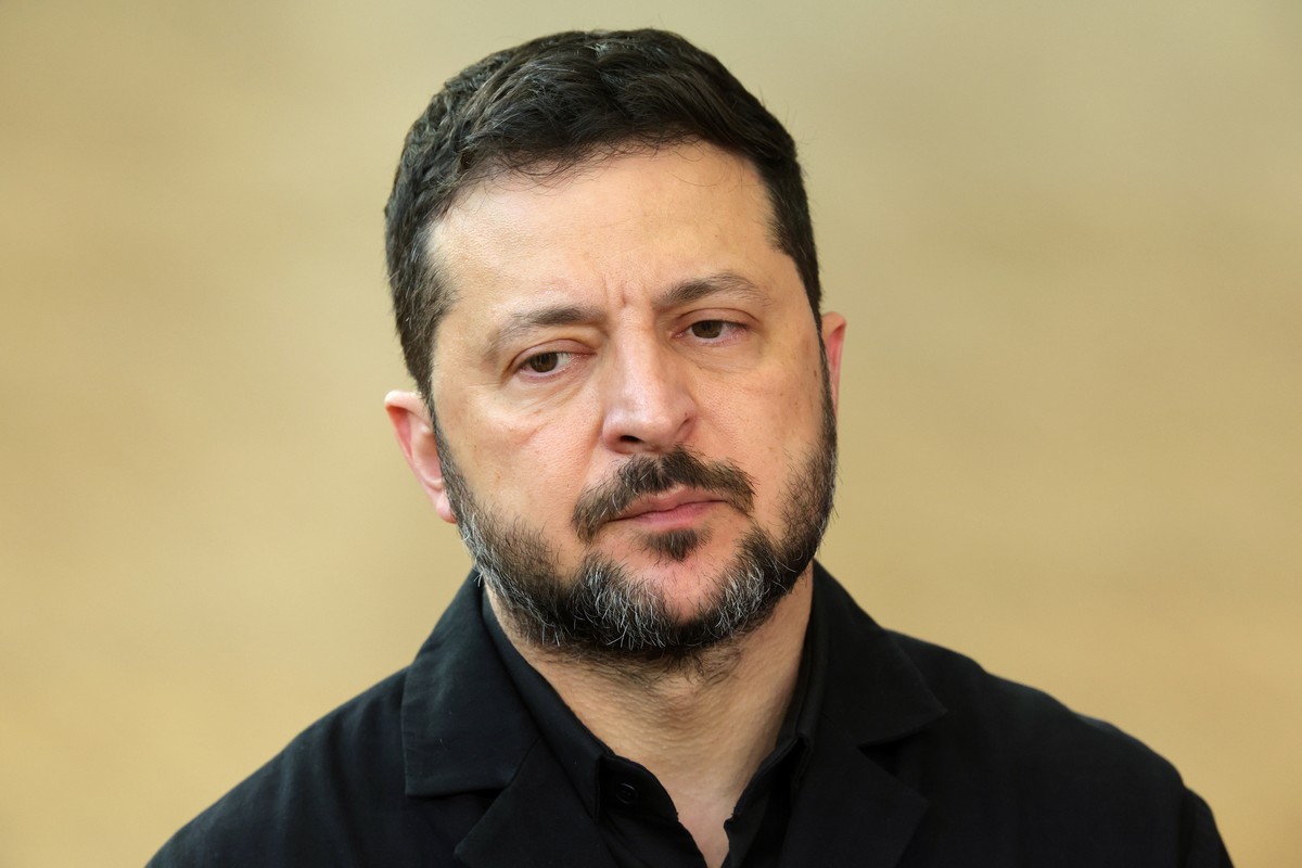 epa13308414 President of Ukraine Volodymyr Zelensky attends the second day of a two-day European Council summit in Brussels, Belgium, 16 October 2026. European Union (EU) heads of state and government ...