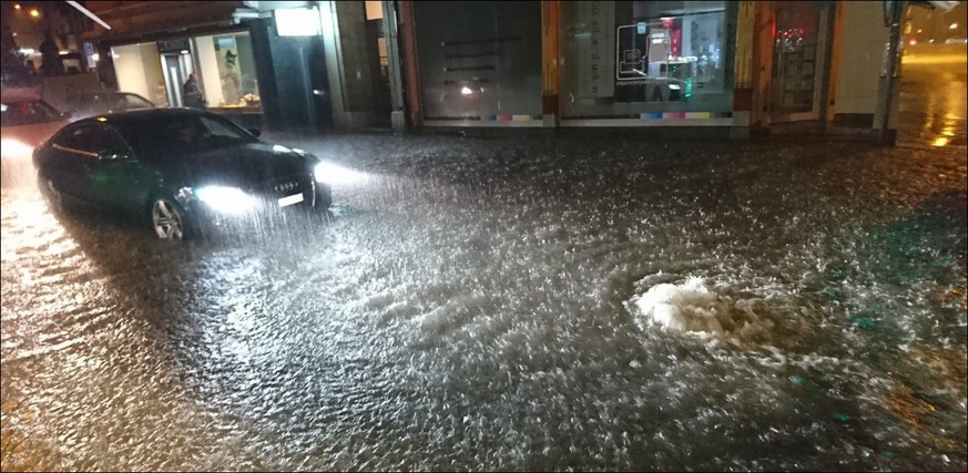 Auf Twitter werden Videos und Fotos der überfluteten Stadt Luzern geteilt.
