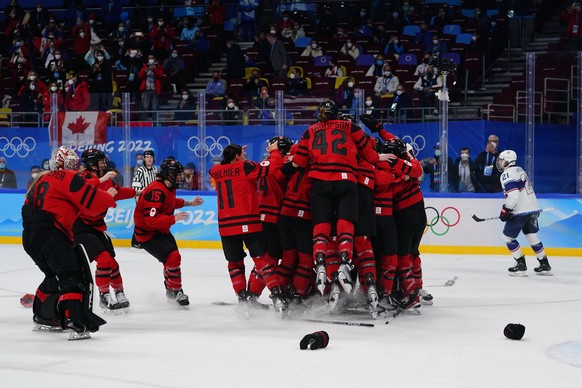 Canada players celebrate after beating the United States to win the women&#039;s gold medal hockey game at the 2022 Winter Olympics, Thursday, Feb. 17, 2022, in Beijing.(AP Photo/Matt Slocum)