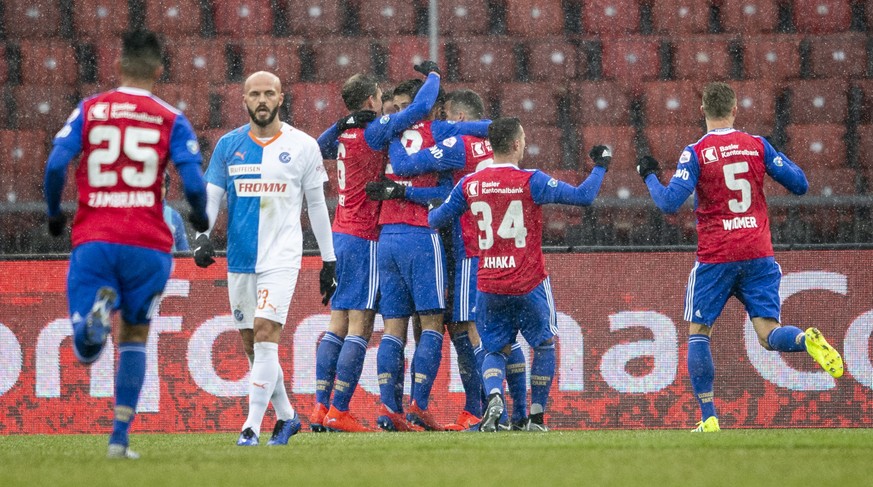 Die Basler jubeln zum 1:0 Tor im Fussball Meisterschaftsspiel der Super League zwischen dem Grasshopper Club Zuerich und dem FC Basel im Letzigrund, am Sonntag, 3. Februar 2019 in Zuerich. (KEYSTONE/E ...