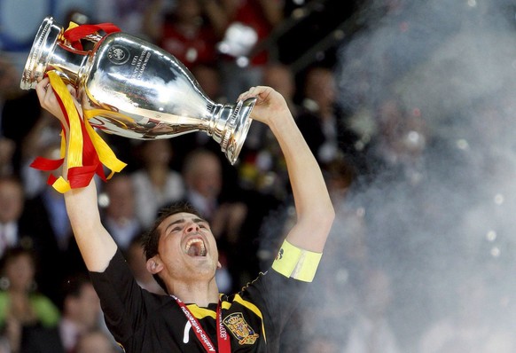 2008 wird Iker Casillas als Captain der Spanier Europameister und darf als erster den Pokal in die Höhe stemmen.
