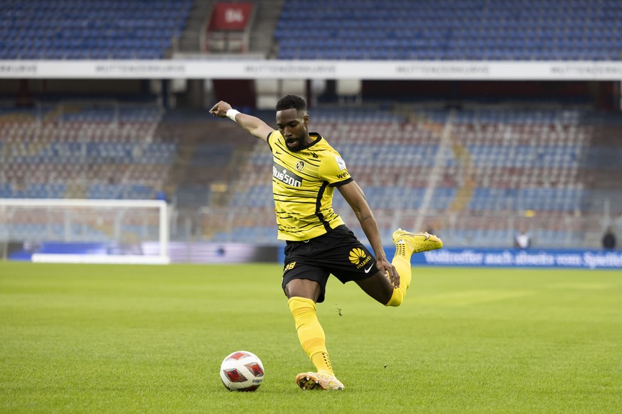 YBs Ulisses Garcia in Aktion, im Super League Spiel zwischen dem FC Basel 1893 und dem BSC Young Boys Bern, im Stadion St. Jakob-Park in Basel, am Sonntag, 16. April 2023. (KEYSTONE/Peter Klaunzer)