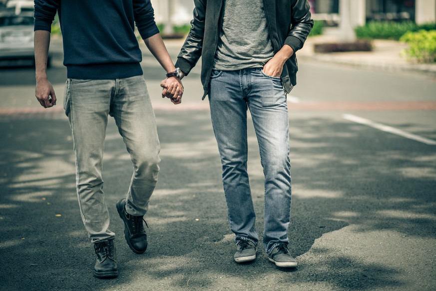 Vor allem junge Männer haben ein Problem mit Schwulen und Lesben. 