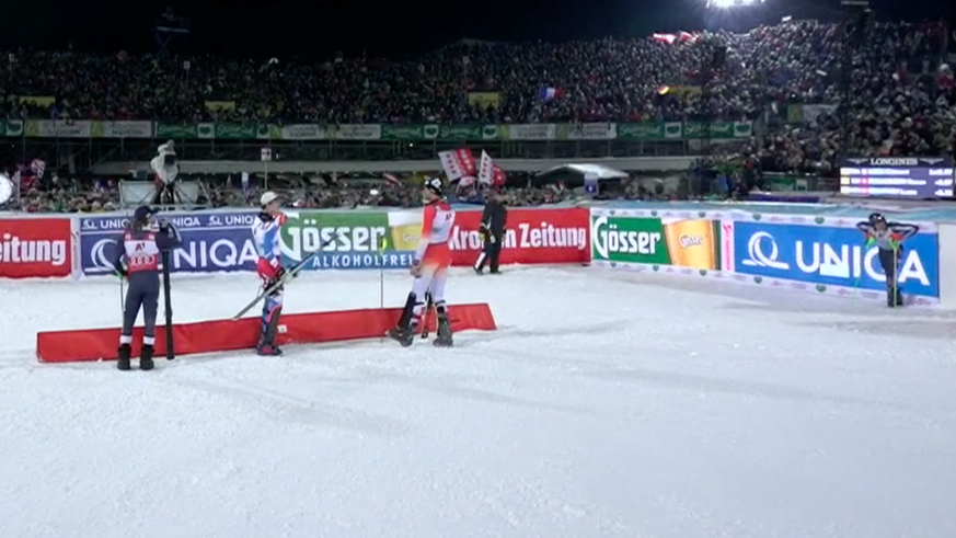 Le trio gagnant et Henrik Kristoffersen, dépité, à l&#039;écart.