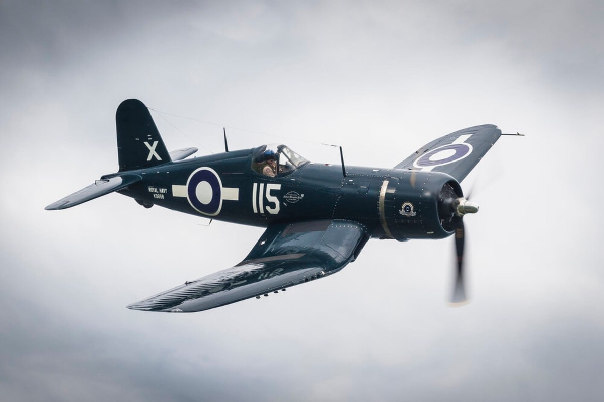 Goodyear Corsair Zweiter Weltkrieg flugzeug jagdflugzeug https://www.platinumfighters.com/inventory/1945-goodyear-fg-1d-corsair-damaged/