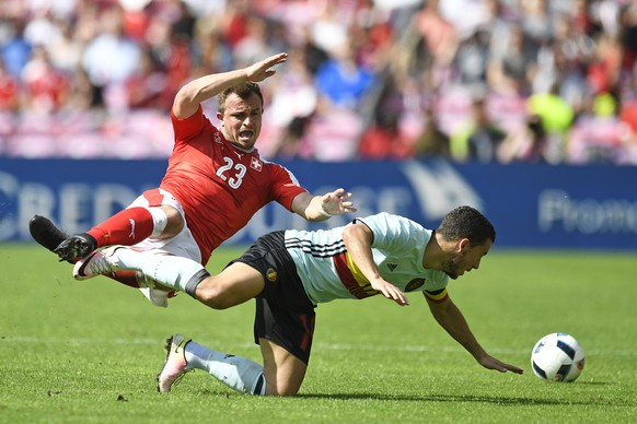 28.05.2016; Luzern; Fussball Testspiel - Schweiz - Belgien;
Xherdan Shaqiri (SUI) gegen Eden Hazard (Belgien)
 (Urs Lindt/freshfocus)