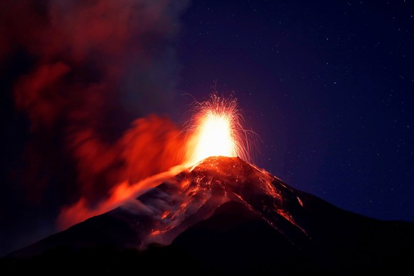 epa07176474 Volcan de Fuego (Volcano of Fire) spews hot ashes and lava as viewed from Alotenango, Guatemala, on 18 November 2018 (issued on 19 November 2018). The volcano has erupted for fifth time th ...