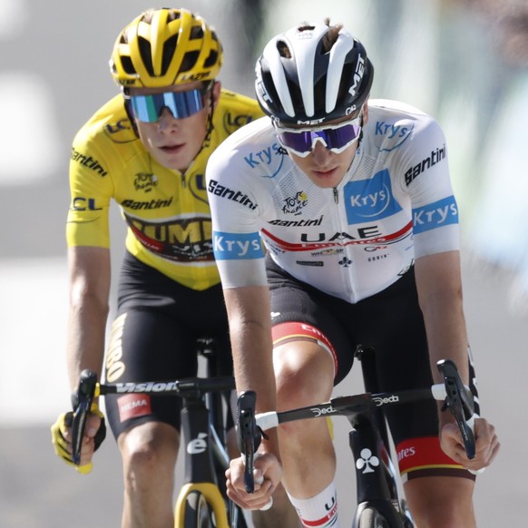 epa10074563 The Yellow Jersey Danish rider Jonas Vingegaard (L) of Jumbo Visma and Slovenian rider Tadej Pogacar of UAE Team Emirates cross the finish line of the 14th stage of the Tour de France 2022 ...