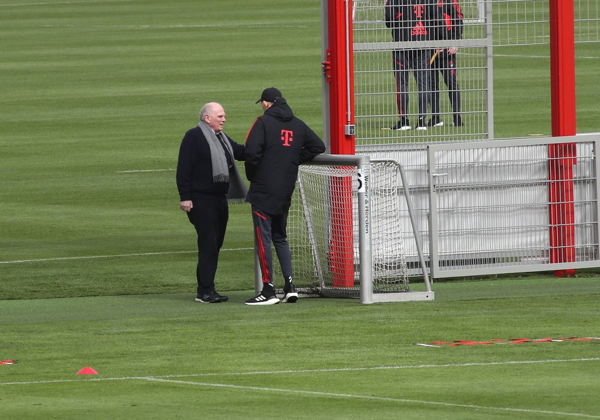 München, Deutschland 26. April 2023: Fussball, Herren, Saison 2022/2023, FC Bayern München, Säbener Strasse, Trainingsgelände, Training Uli Hoeneß, Hoeness, stellv. Vorstandsvorsitzender FC Bayern Mün ...