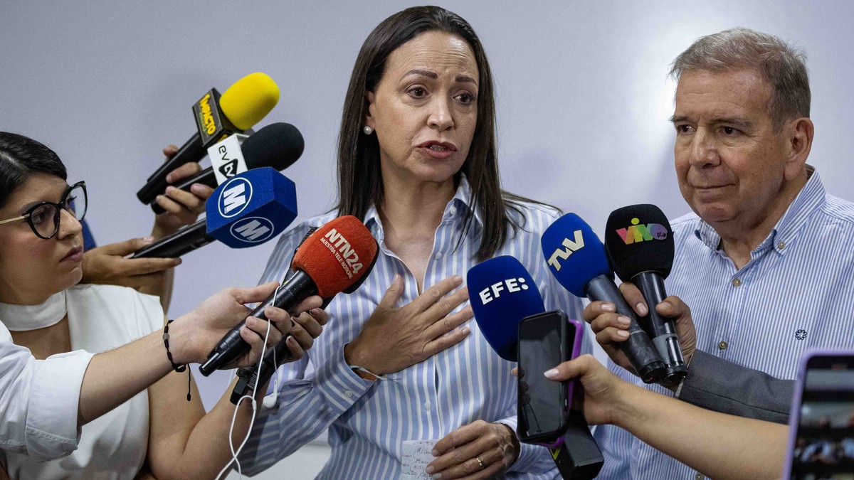 epa11413455 Former deputy Maria Corina Machado speaks during a press conference in Caracas, Venezuela, 15 June 2024. The Vente Venezuela (VV) party, led by opposition member María Corina Machado, deno ...
