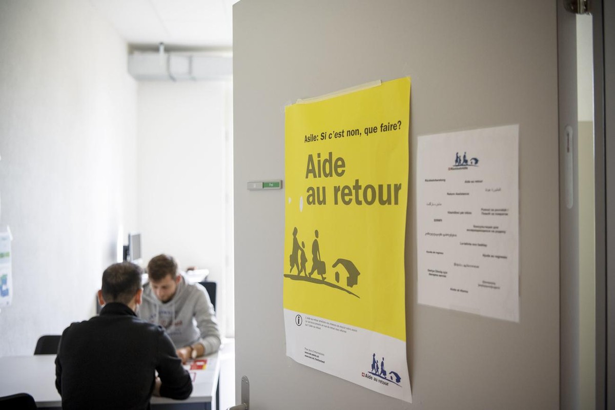 Eingang zu einem Zimmer, in dem im Bundesasylzentrum (BAZ) in Embrach Rueckkehrberatung angeboten wird, fotografiert am 31. August 2020. Das Bundesasylzentrum Embrach ist eines der Bundesasylzentren d ...