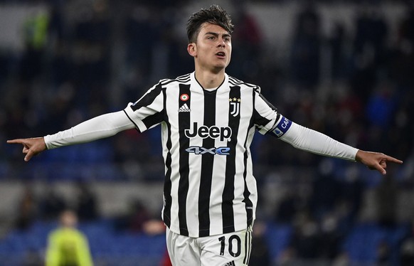 epa09676145 Juventus' Paulo Dybala celebrates scoring the 1-1 equalizer during the Italian Serie A soccer match between AS Roma and Juventus FC at the Olimpico stadium in Rome, Italy, 09 January 2022.  EPA/RICCARDO ANTIMIANI