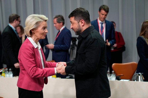 President of the European Commission, Ursula von der Leyen, front left, and Ukraine's President Volodymyr Zelenskyy, front right , prior to a meeting of the European Political Community (EPC) in  ...