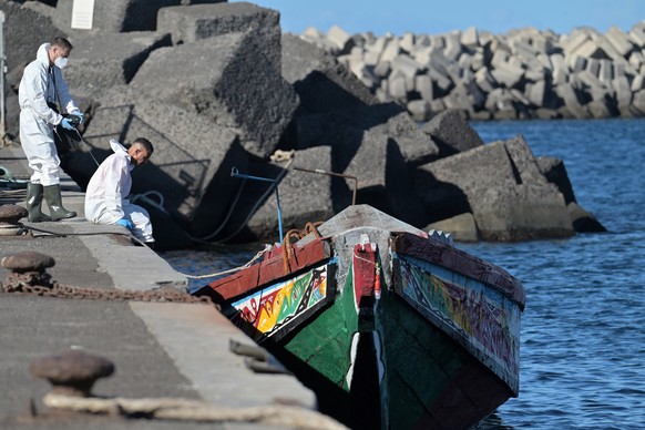 epaselect epa12464777 A small boat is docked in La Restinga port after several migrants arrived in La Restinga, in El Hierro Island, Canary Islands, Spain, 19 October 2025. A total of 98 migrants from ...