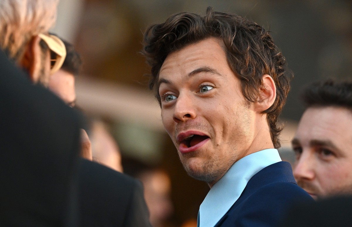 epa10162312 British singer Harry Styles arrives for the premiere of 'Don't Worry Darling' during the 79th annual Venice International Film Festival in Venice, Italy, 05 September 2022.  ...